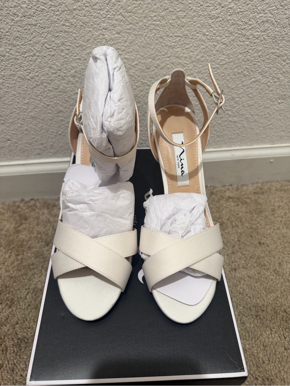 “New” Nina VENUS White Crisscross Ankle Strap Sandals size6.5